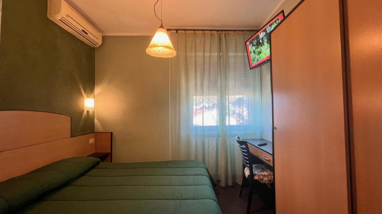 Hotel Il Cavaliere Nero Tirrenia Exteriör bild