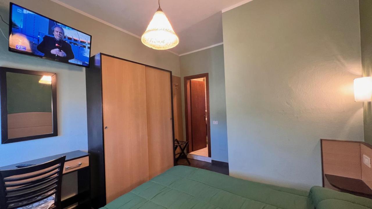 Hotel Il Cavaliere Nero Tirrenia Exteriör bild