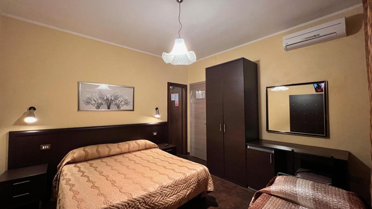 Hotel Il Cavaliere Nero Tirrenia Exteriör bild