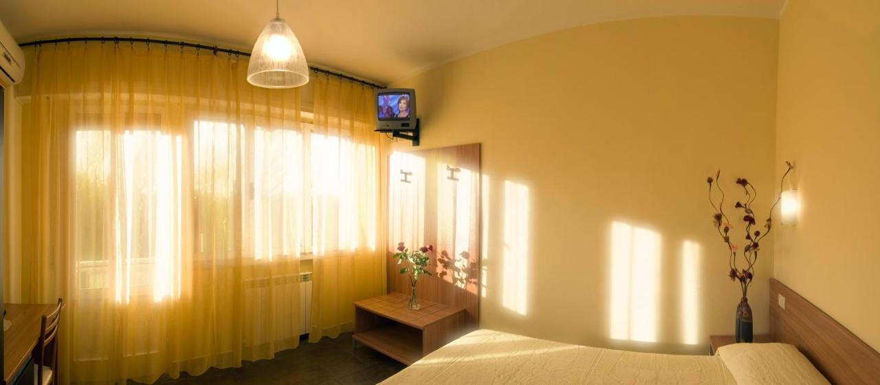 Hotel Il Cavaliere Nero Tirrenia Exteriör bild