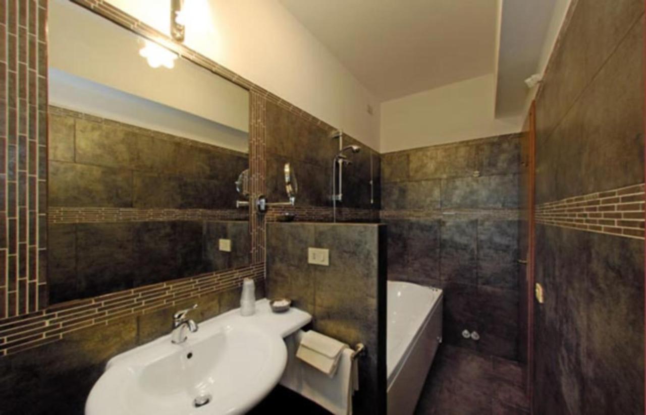 Hotel Il Cavaliere Nero Tirrenia Exteriör bild