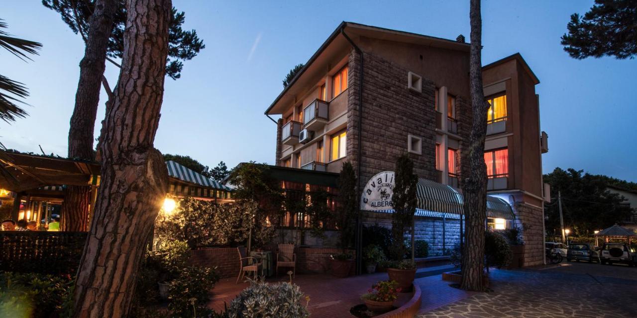 Hotel Il Cavaliere Nero Tirrenia Exteriör bild