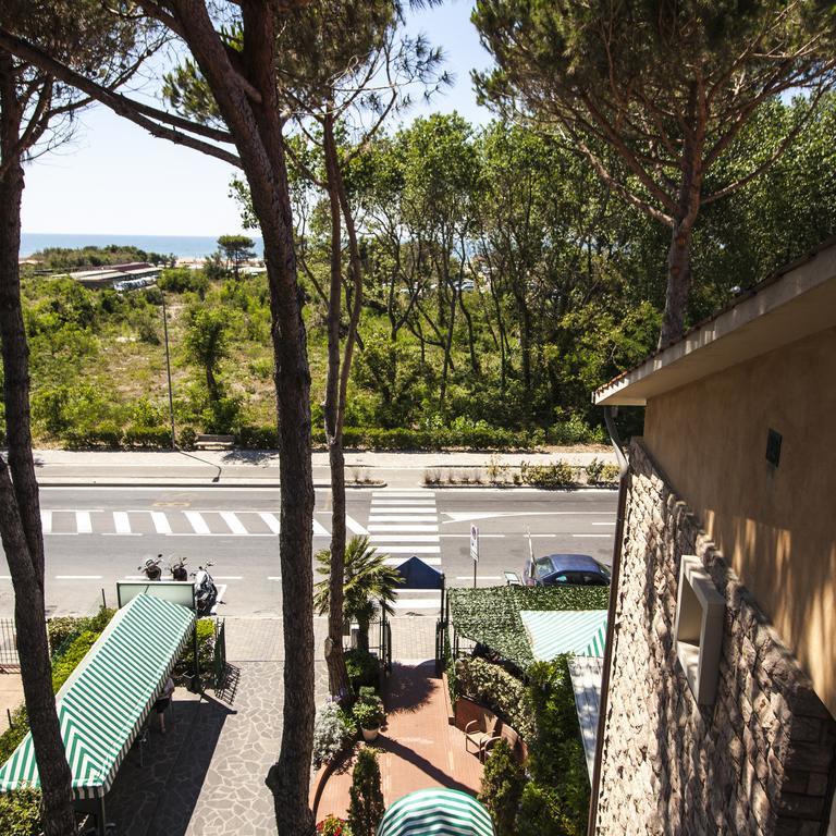 Hotel Il Cavaliere Nero Tirrenia Exteriör bild