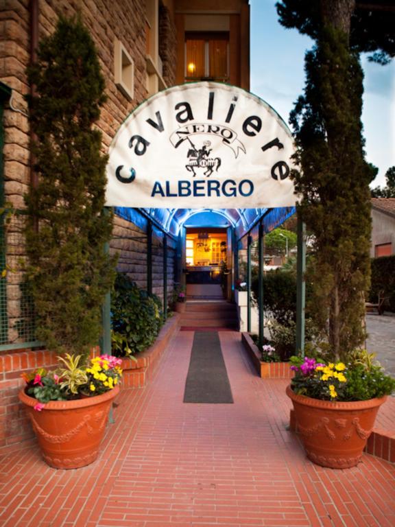 Hotel Il Cavaliere Nero Tirrenia Exteriör bild